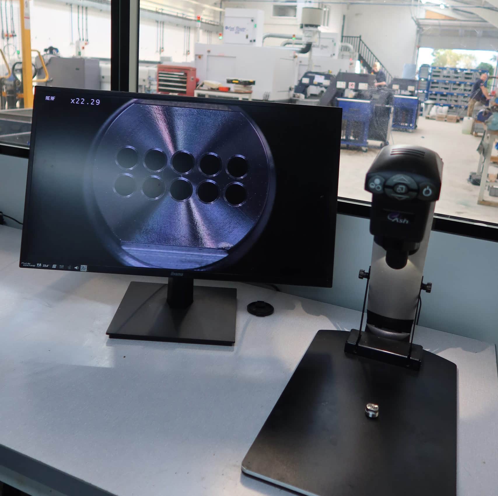 Optical inspection system analysing CNC machined component geometry